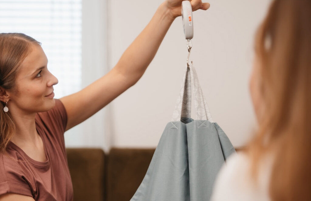 hebamme-luisa-bei-wiege